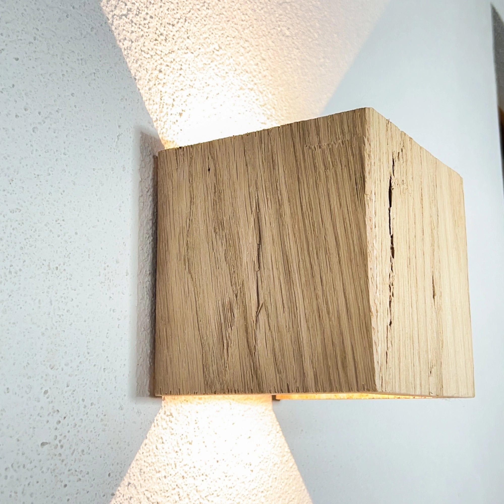 Lampada da parete in legno WALDLICHT rovere intagliato