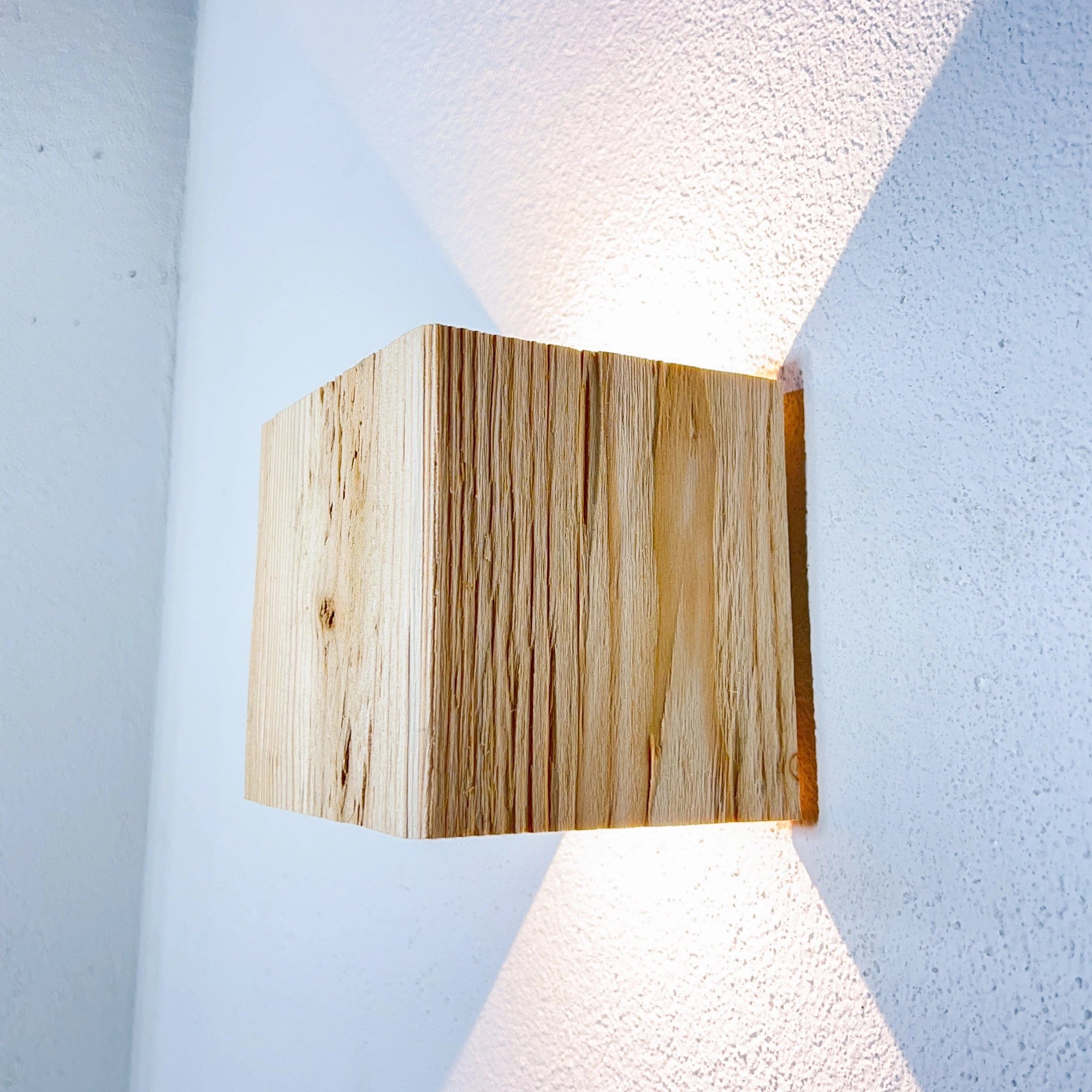 Lampada da parete in legno WALDLICHT vero legno vecchio! — Trumer Holz  GmbH