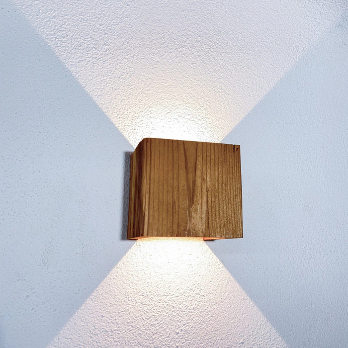 Lampada da parete in legno "WALDLICHT" in termoabete intagliato